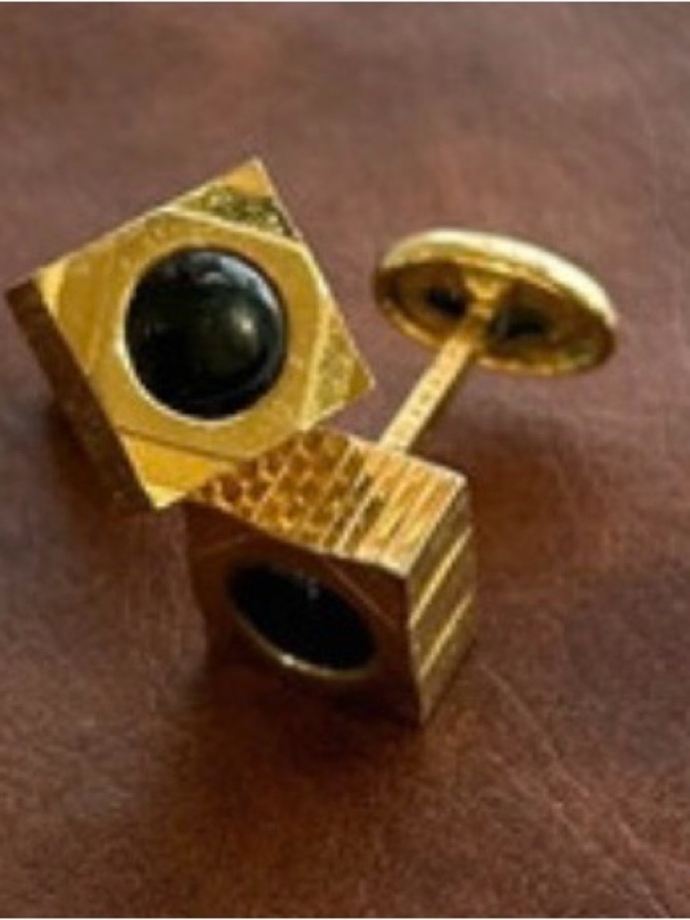 Vintage-yet sophisticated Gold-Tone Black Onyx Square Cufflinks